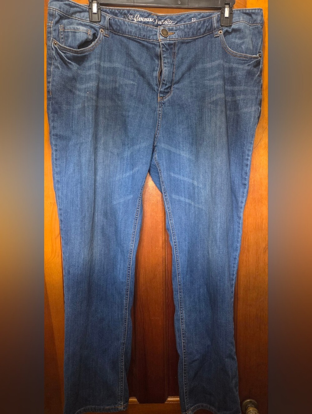 Avenue Jeans Women's Size 22 Medium Wash Denim Straight Leg Jeans